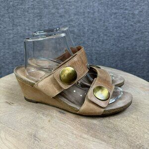 TAOS Soft Leather Womens Wedge Cork Sandals With Brass Accents‎ Size 40 VGUC